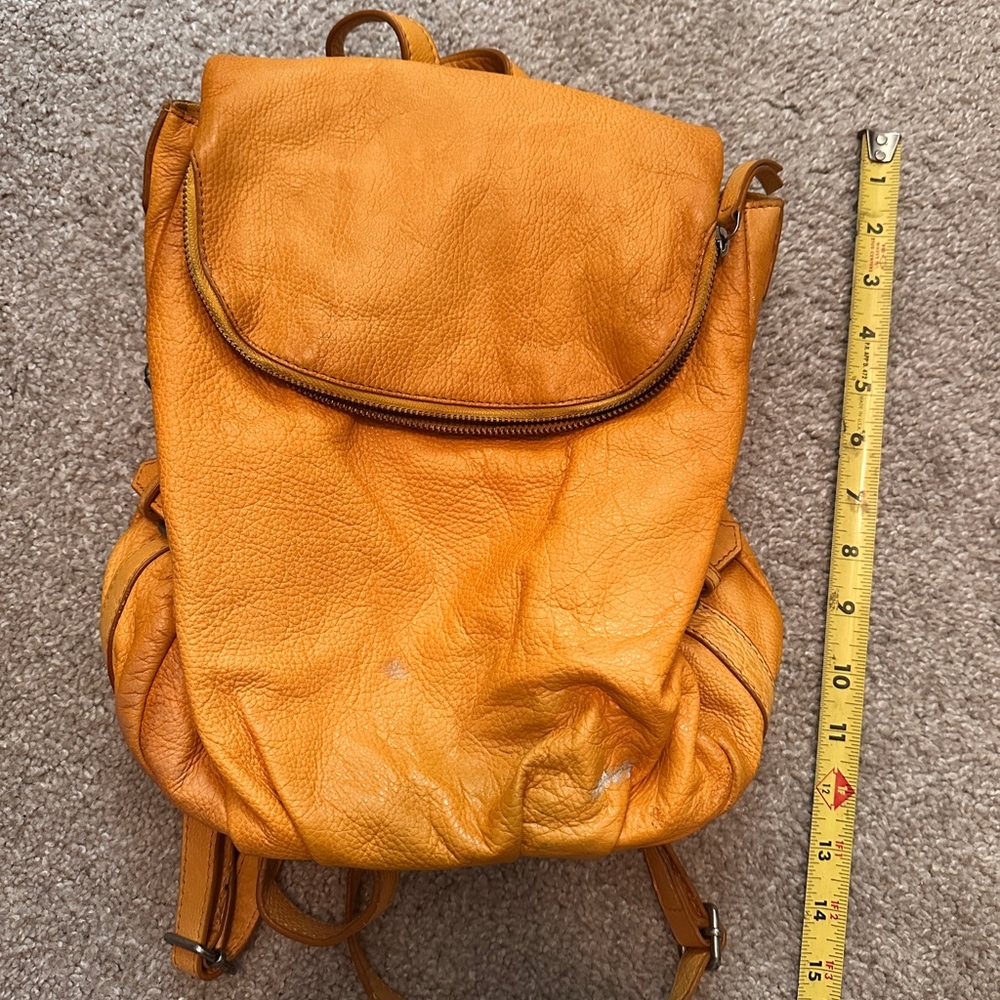 Frye & Co Elegant bright tan Women's Backpack - Picture 3 of 6